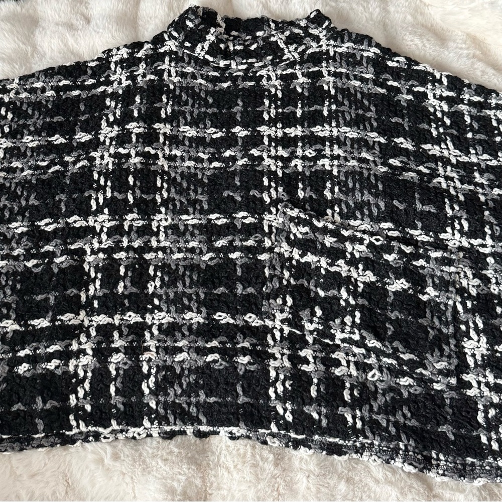 Coco + Carmen Textured Black and White Knit